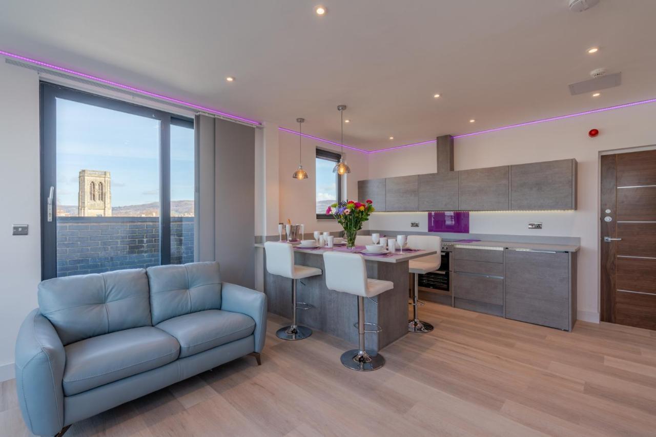 Central Penthouse With Hot Tub & Views 22 Cheltenham Exterior photo